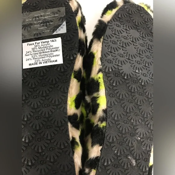 UGG slides/slippers- brand new - Picture 3 of 3